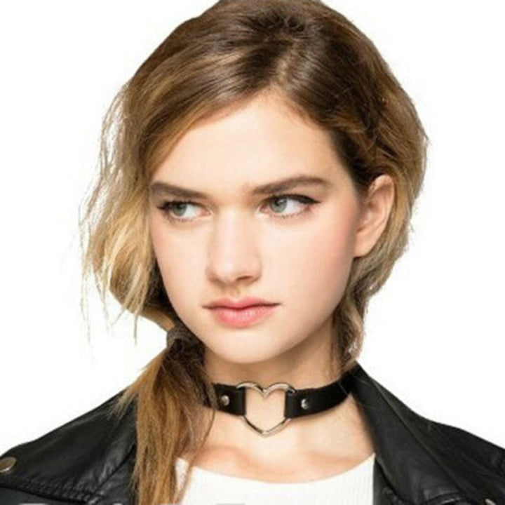 Japanese Harajuku PU Leather Heart Shape Punk Collar Fashion Female Choker Necklace, Random Color Delivery, TXXQ