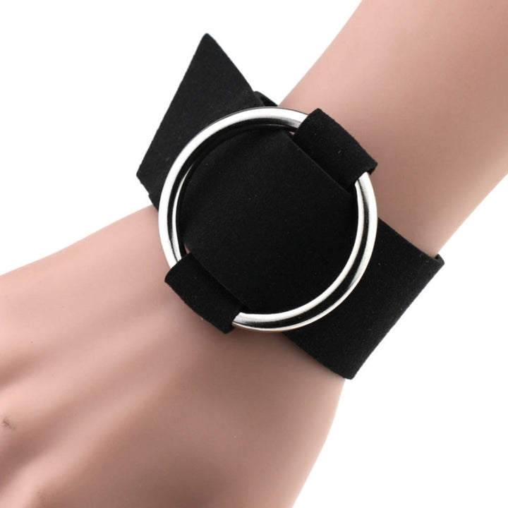 2 PCS European and American Simple Round Velvet Bracelet Fashion Metal Wristband Bracelet, Random Color Delivery