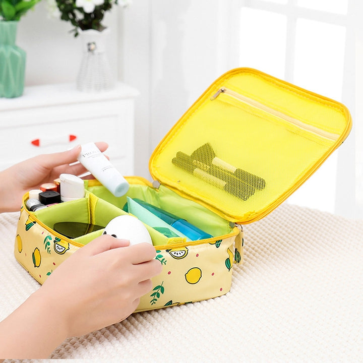 Large Capacity Portable Lady Waterproof Padded Travel Cosmetic Bag Beautician Storage Bags Women Makeup Bag