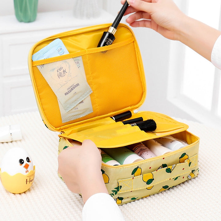 Large Capacity Portable Lady Waterproof Padded Travel Cosmetic Bag Beautician Storage Bags Women Makeup Bag