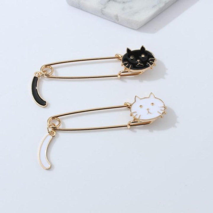 Lovely Drip Small Cat Wagging Tail Animal Brooch, Black, White